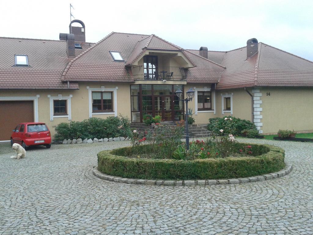 Gosciniec Sloneczny Hotel Drzonkow ภายนอก รูปภาพ