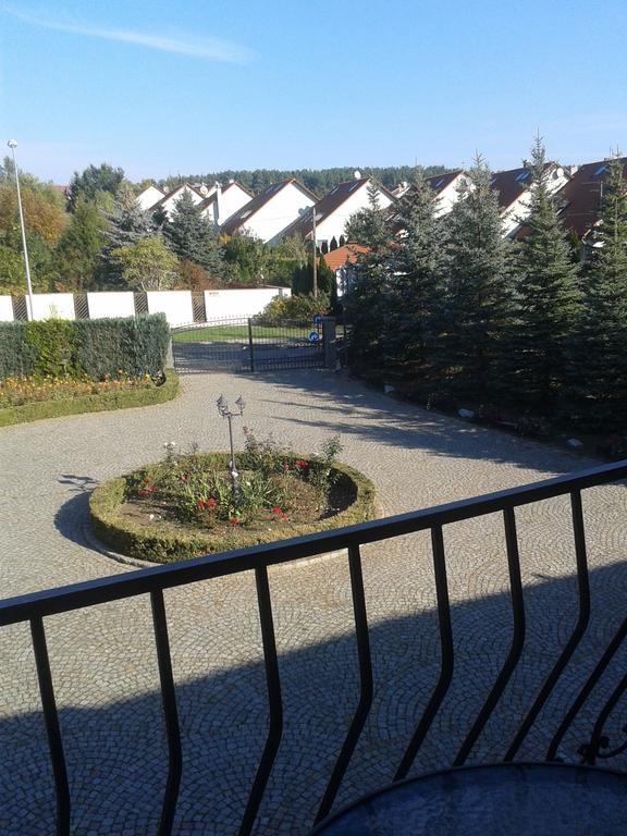 Gosciniec Sloneczny Hotel Drzonkow ภายนอก รูปภาพ
