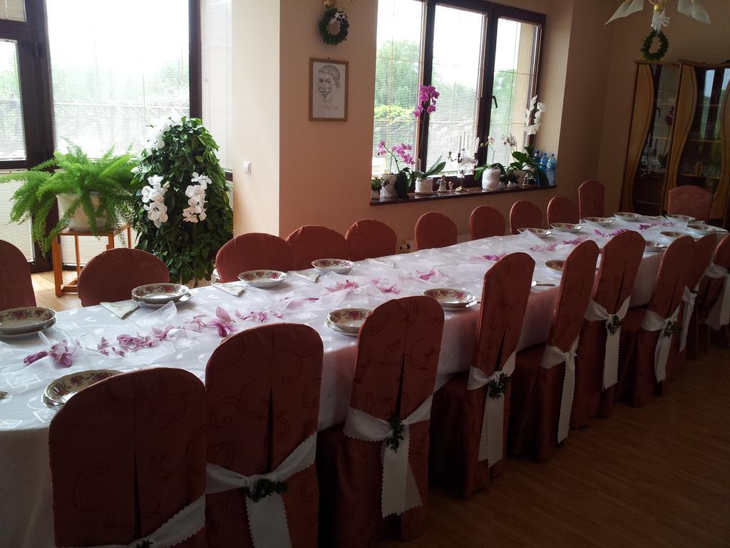 Gosciniec Sloneczny Hotel Drzonkow ภายนอก รูปภาพ