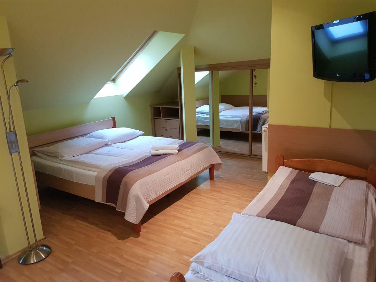 Gosciniec Sloneczny Hotel Drzonkow ภายนอก รูปภาพ