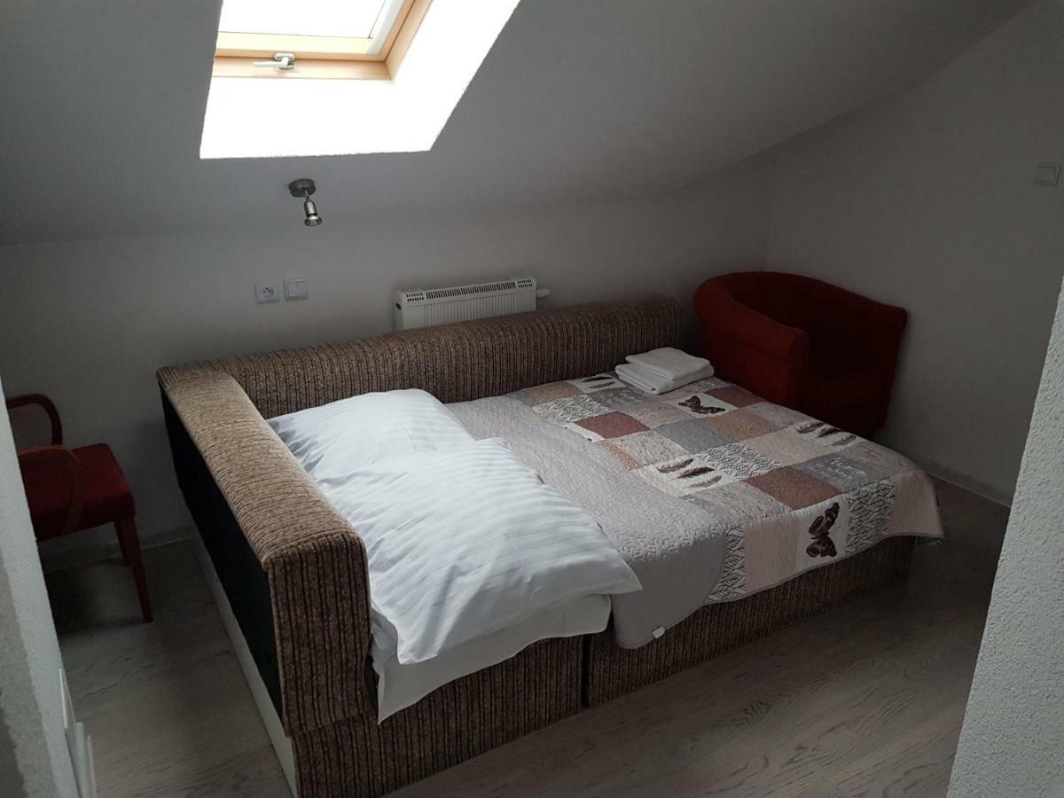 Gosciniec Sloneczny Hotel Drzonkow ภายนอก รูปภาพ