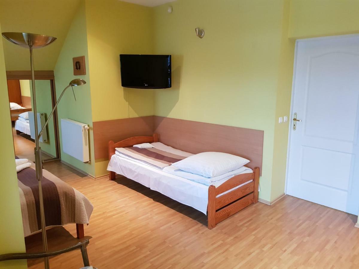 Gosciniec Sloneczny Hotel Drzonkow ภายนอก รูปภาพ