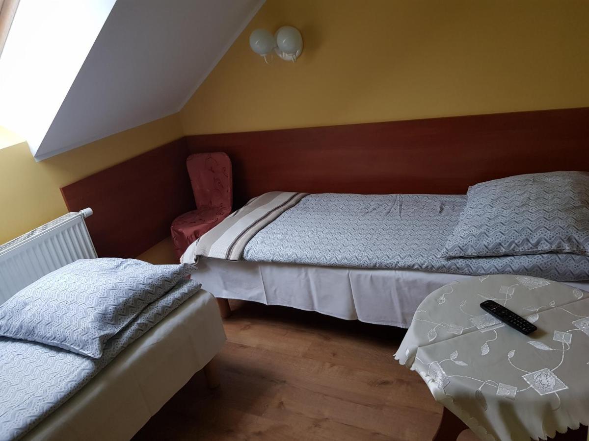 Gosciniec Sloneczny Hotel Drzonkow ภายนอก รูปภาพ