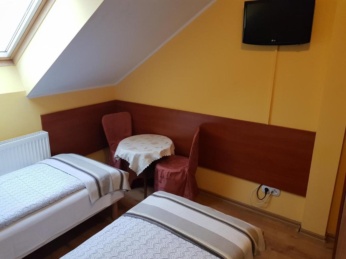 Gosciniec Sloneczny Hotel Drzonkow ภายนอก รูปภาพ